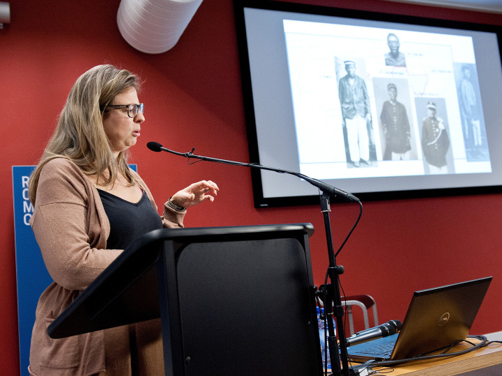 On the Poetics and Politics of Redress - Research Center for Material Culture