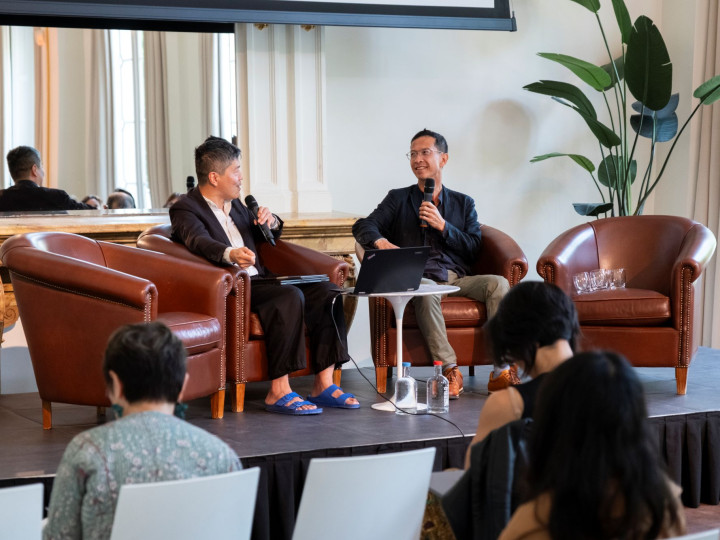 De-Imperialising Histories and Blazing Forms