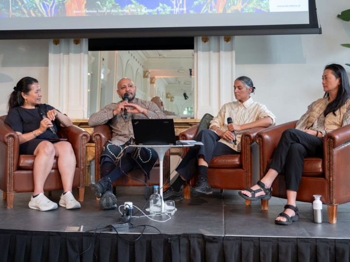 De-Imperialising Histories and Blazing Forms