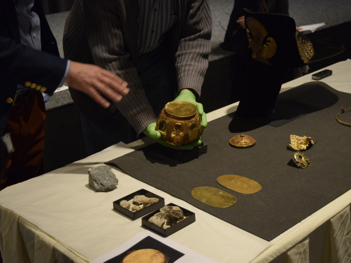 Global Earth Matters - Gold - Research Center for Material Culture